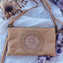 Load image into Gallery viewer, Cleo Clutch/Bag - Camel