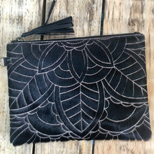 Load image into Gallery viewer, Carved Hide Clutch - Black