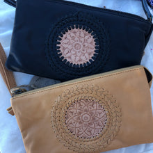 Load image into Gallery viewer, Cleo Clutch/Bag - Camel
